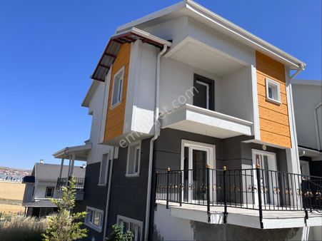Alcı Mahallesi’nde Site İçinde Yapılı 5+2 Villa