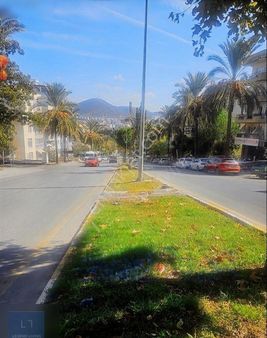 Kuşadası Merkezde Satılık 3+1 Asansorlu Daıre