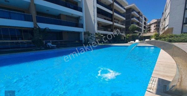 Kuşadası Merkezde Satılık Eşyalı Daire