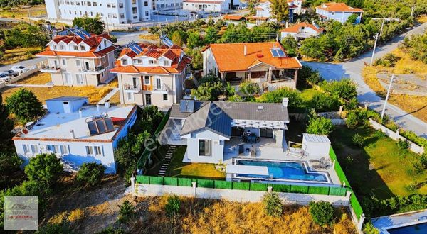 Tuana Gayrimenkul'den Toparlar'da Müstakil Havuzlu 2+1 Lüx Villa