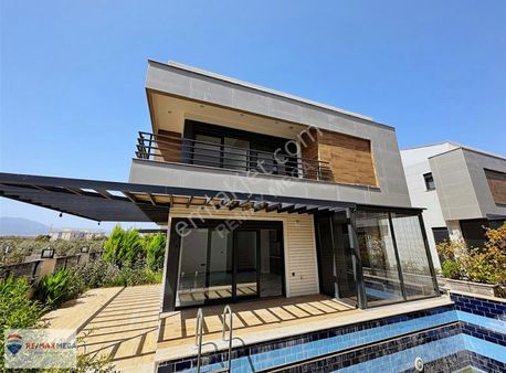 Döşemealtı Altınkalede Özel Havuz Ve Kapalı Otoparklı 6+1 Villa