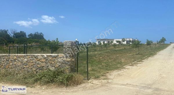 Turyap Koza'dan Baraja Yakın İçinde Yapı Ruhsatlı Ev Olan Arsa