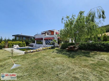 Remax'dan Karamürsel Oluklu'da Kapanmaz Deniz Manzaralı Villa