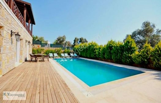 Bodrum Torba'da Denize Yürüme Mesafesi Özel Havuzlu 5+2