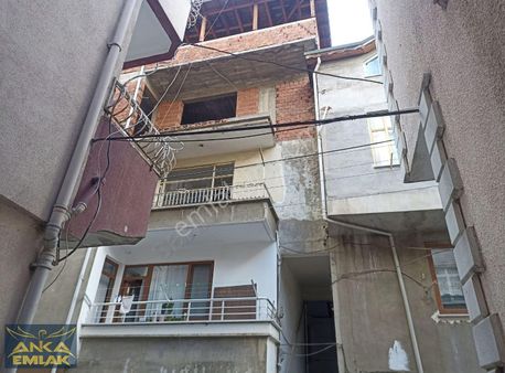 Liseler Mahallesi, Merkezi Konumda, Geniş Karkas Daireler