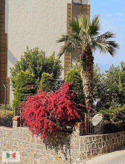 Güvenlikli Havuzlu Sitede 3+1 135 M2 Deniz Manzaralı Daire