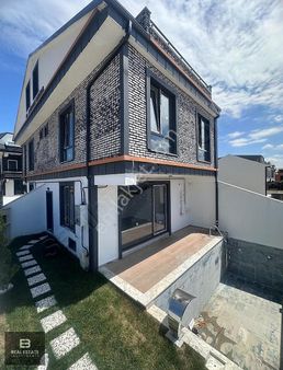 Sakarya Kocaali'de 3+1 Özel Havuz Deniz Manzaralı Satılık Villa