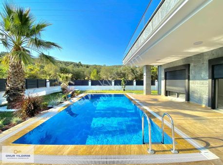 Onur Yıldırımdan Narlıda 650 M2 İçinde Havuzlu 4+1 Lüx Villa