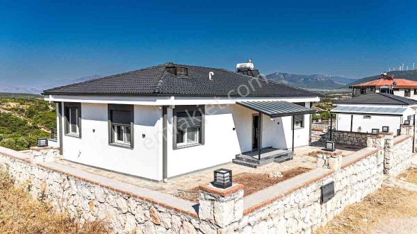 Didim Akyeniköy Mahallesi Seyrantepe'de Satılık Havuzlu Sıfır 3+1 Villa