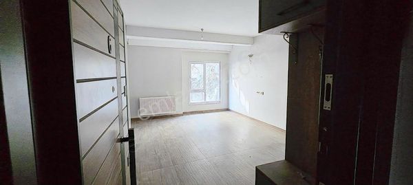 Berat Arpacık Gayrimenkul'dan Uçaksavar Kavşagı Da Satılık 1+1