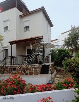 Ersoy'dan İzmir/çandarlı Deniz Manzaralı Site'de Müstakil Villa