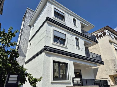 Arya'dan Altınoluk Merkez'de Şık Tasarımlı 2+1 Ara Kat Daire