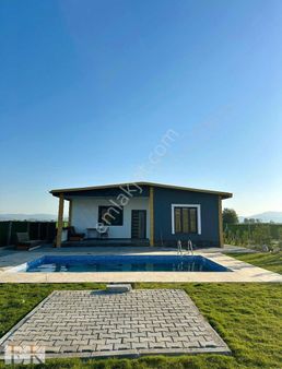 Torbalı Arslanlar Köyünde 1500m2 Havuzlu Villa