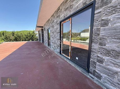 Kyra Dan Davutpaşa Ana Cadde'de Kiralık Her İşe Uygun Tesis