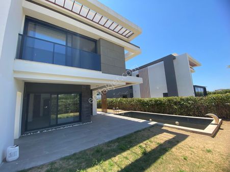 Güzelçamlı Da 4+1 Denize 900 Metre Site İçi Müstakil Villa