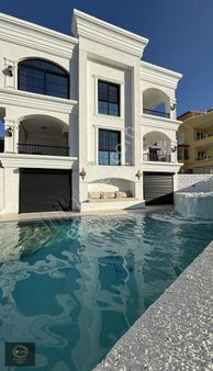 Kadınlar Denizinde Deniz Manzaralı Özel Havuzlu 5+1