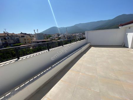 Kuşadası Güzelçamlı Merkezde Sıfır Geniş Teraslı Dubleks