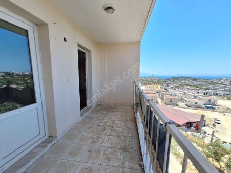 Kuşadası Merkezde Deniz Manzaralı Geniş 3+1 Satılık Daire