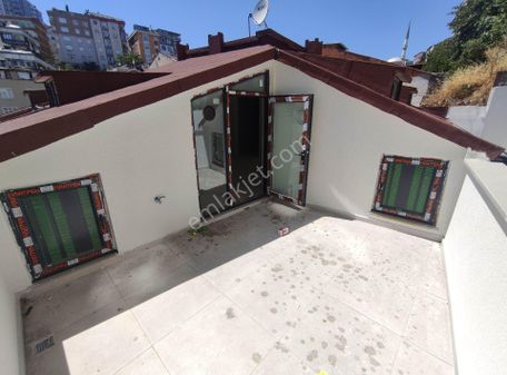 Kağıthane'de Teraslı-balkonlu Asansörlü Çift Girişli 2+2 Dubleks