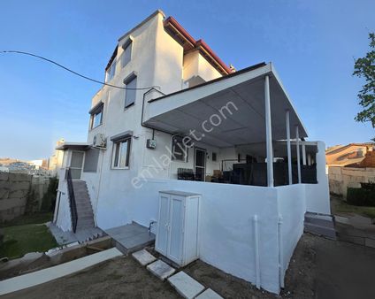 Seferihisar Satılık Geniş 4+1 Teraslı Geniş Balkonlu Tadilatlı Eşyalı Villa