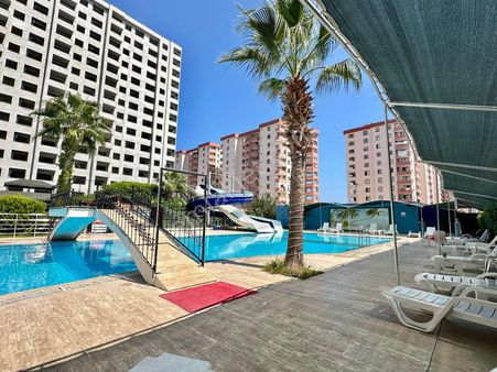 Arve'den Çeşmeli Abita Sitesinde Geniş Ve Full Eşyalı 1+1 Daire