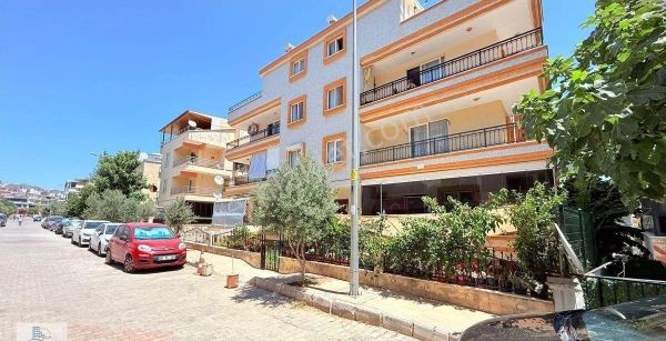 Yenimahalle’de Denize Yürüme Mesafesinde Ara Kat Çift Balkon Kısmen Eşyalı 2 + 1 Daire