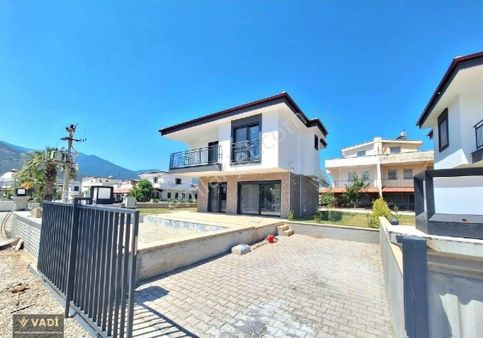 Kuşadası Güzelçamlı Sahilinde Satılık Sıfır Özel Havuzlu Müstakil Yazlık