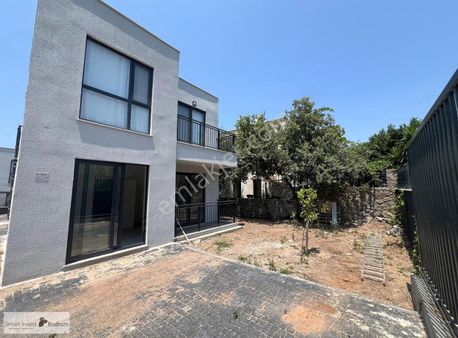 Gündoğan Denize Yürüme Mesafesi Yeni Sitede 2+1 Bahçe Katı Daire