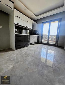 Bergama Atatürk De 2+1 Kapalı Mutfak Satılık Daire