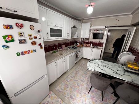 Gazi Göbek’te 3+1 1.katta Caddeye Yakın Satılık Daire