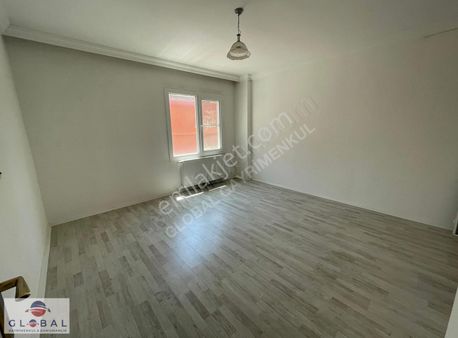 Global Emlaktan Perşembe Pazarı 9 Yıllık Bina Satılık 3+1 Daire