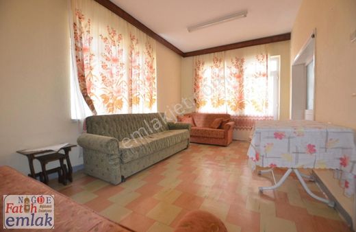 Selçuk İlköğretim Okulu Karşısı Eşyalı 2.kat 2+1 Daire