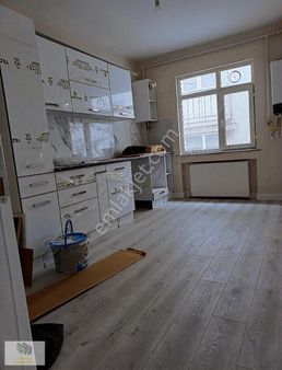 Bahcelievler S.paşa Da 180 M2 2004 Yılı Yapımlı K.otoparklı 4+1