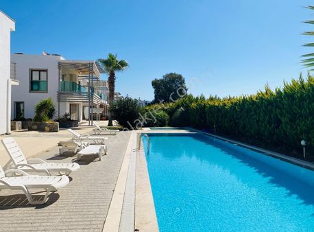 Bodrum Turgutreis'te Denize Sıfır Sitede Bahçe Kat Daire
