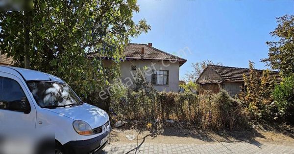 Çivril Emirhisar 1035 M2 Köşe Parselde Müstakil Ev Fırsatı