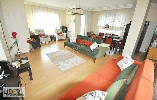Lider'den Çınar'da 2006 Yapımı Asansörlü 250m2 4+1 Dubleks