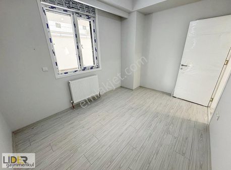 Lider'den Küçükyalı Marmaraya Yakın Sıfır 2+1 Bahçe Teraslı