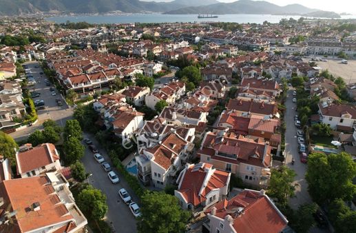 Pazar Pazar'ında 888.sk | Havuzlu Sitede 2+1 Bahçeli Zemin Kat