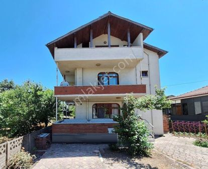 Arifiye Aşağıkirazca Mahallesinde Satılık 5+1 Müstakil Ev