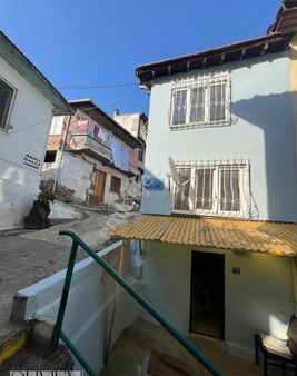 Olivium'dan Tirilye'de Satılık Masrafsız 3 Katlı Müstakil Ev