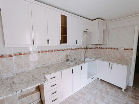 İzmir Caddesi Üzerinden Zeminden Asansörlü Kiralık 3+1