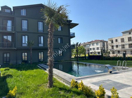 Göl Sahile Yakın Mesafede Havuzlu Site İçerisinde Sıfır 3+1 Satılık Dubleks