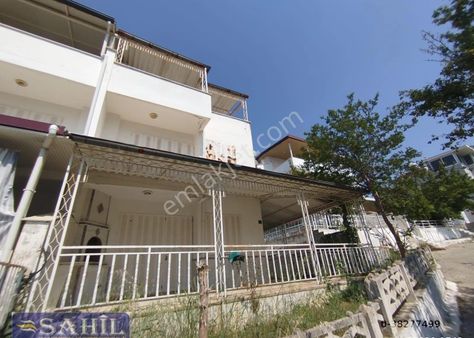 Kuşadası Davutlar' Sahil De Havuzlu Denize Araçla 5 Dk