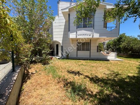 Kadriye'de Havuz Yapımına Uygun Satılık Villa