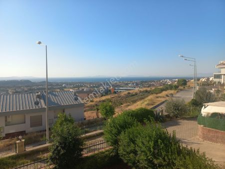 Güzelbahçe Kahramanderede Geniş Kullanımlı Villa