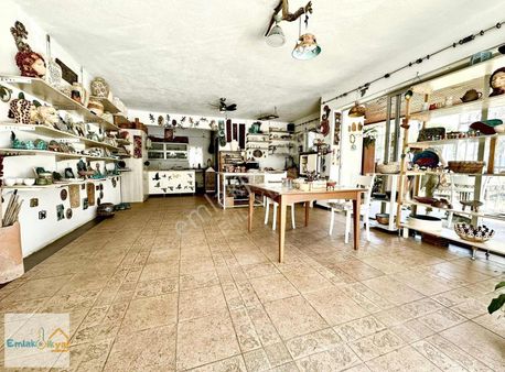 Emlaklikya'dan Civcili Ahmet Ağa Meydanına Cephe Satılık Dükkan