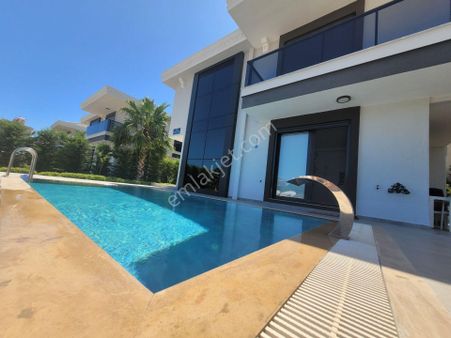 Didim Mavişehirde Denize Yürüme Mesafesinde Şık Ve Lüks 4+1 Villa