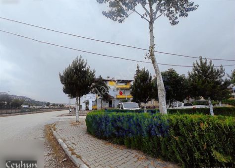 Panoramik Teraslı Tripleks 7+1 Satılık Bahçeli Köşe Başı Villa