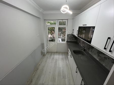 Akçay Oya Gayrimenkul'den Merkezde Denize 300m Mesafede Masrafsız 2+1 Daire