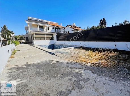 Çeşme Altınyunusta Satılık Müstakil Havuzlu Lüks Villa
